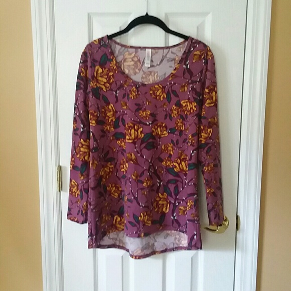 LuLaRoe Tops - LuLaRoe Lynnae Top